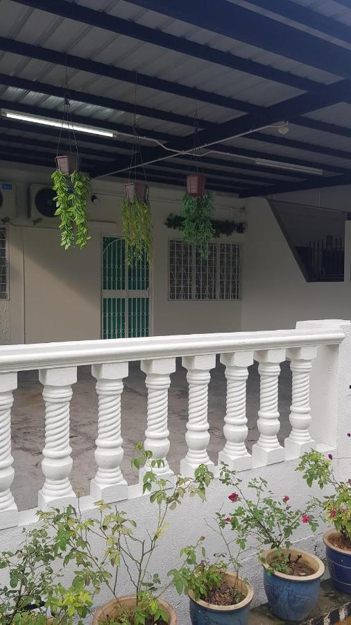 12-15 Pax Ssue Silibin Guest House-homestay *