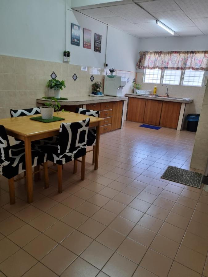 12-15 Pax Ssue Silibin Guest House-homestay *
